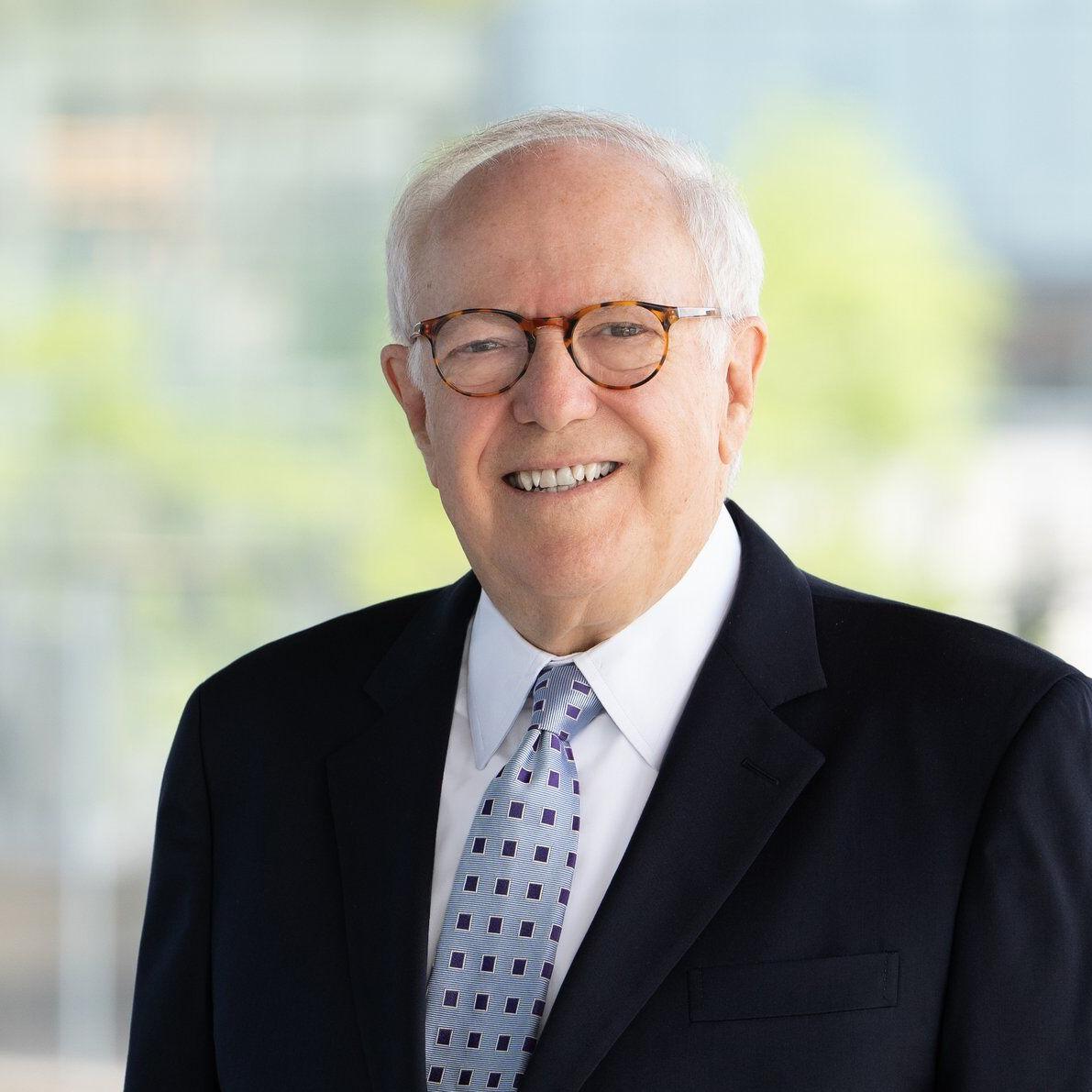 Powerhouse attorney Robert B. Barnett, known for representing the Obamas and Clintons, dies